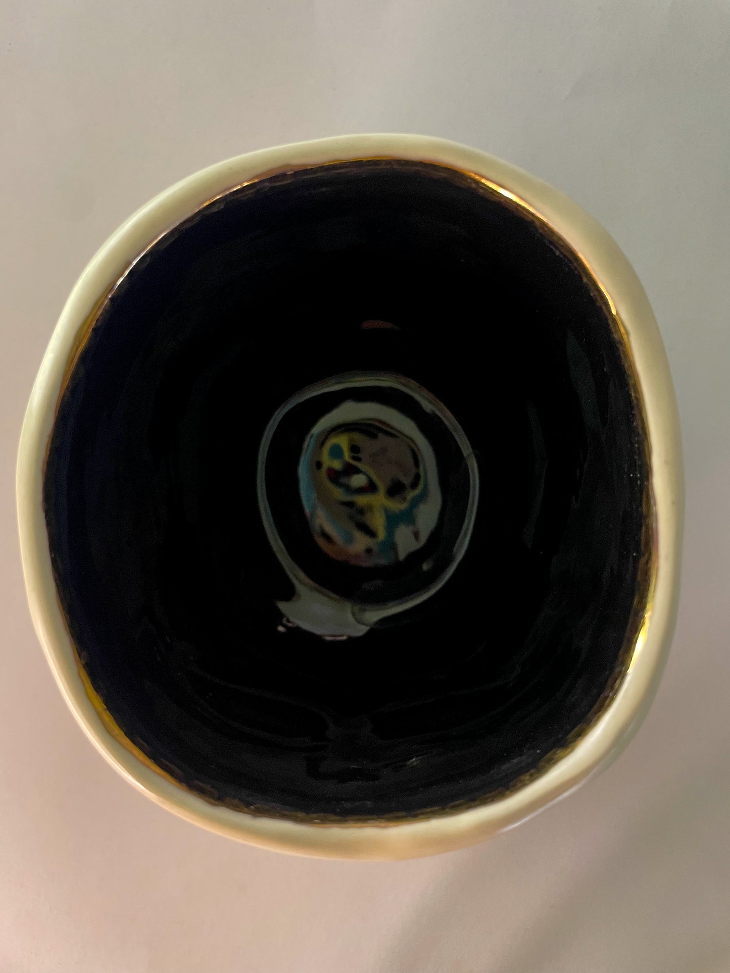 Taza de bebé enojado