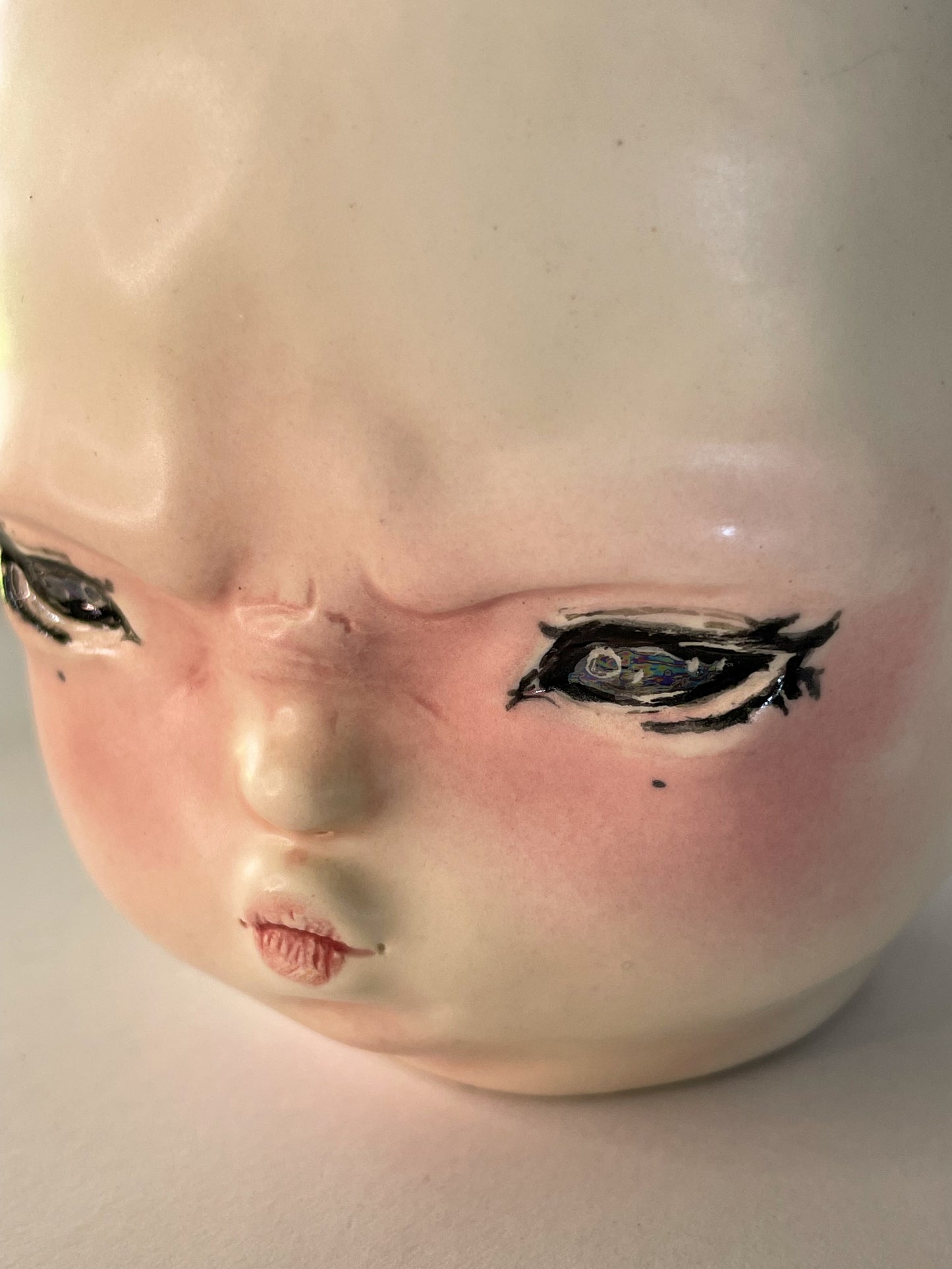 Taza de bebé enojado