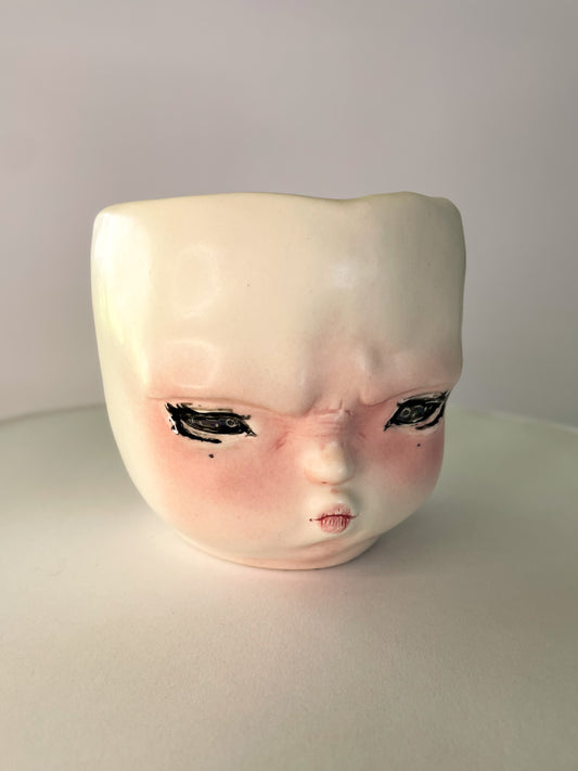 Taza de bebé enojado